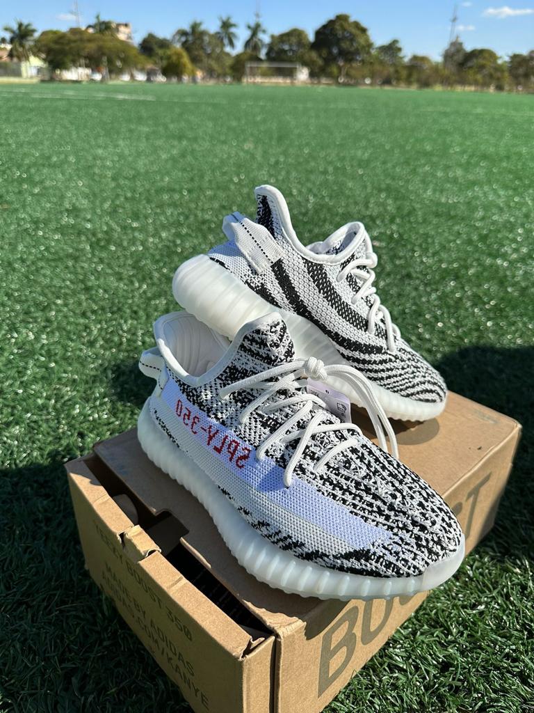 Yeezy 350 Zebra (pronta entrega)