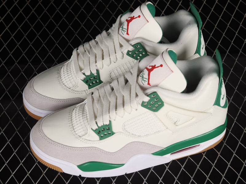 Air Jordan 4 "Pine Green"